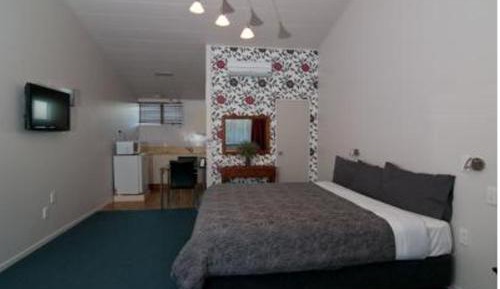 Deluxe Studio