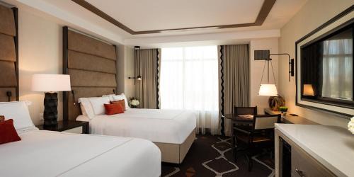 Deluxe Double Queen Room