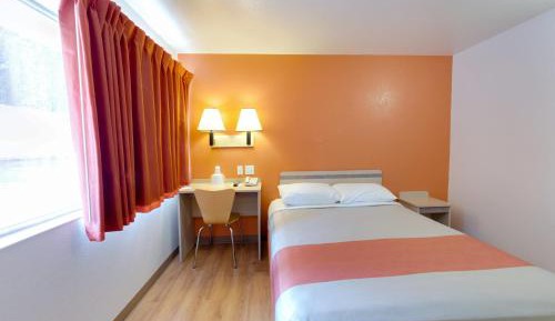 Queen Room - Non-Smoking