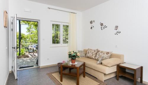 One-Bedroom Apartment with Terrace and Partial Sea View