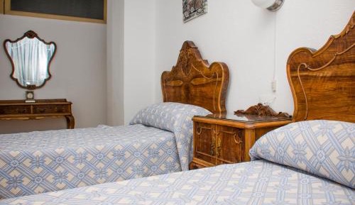 Twin Room with Shared Toilet