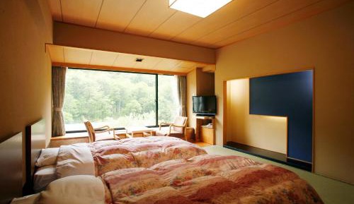 Japanese-Style Twin Room with Bed - Non-Smoking