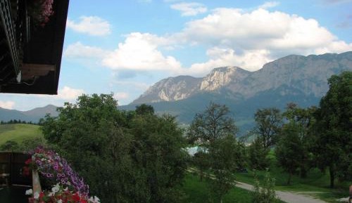 Apartment with Mountain View