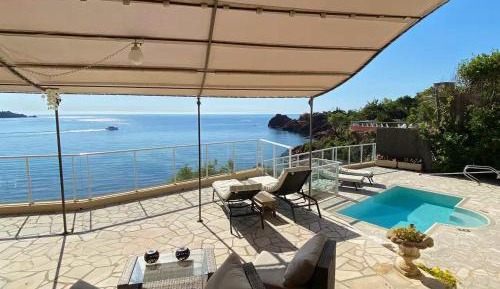 Villa - Beach Front