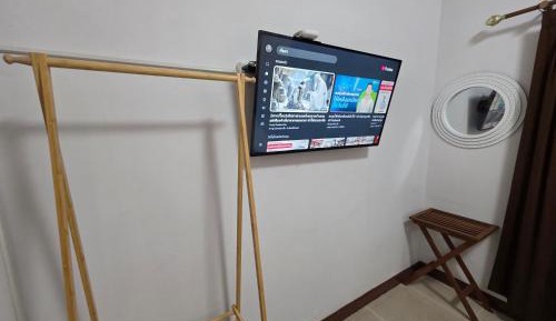 Single Room with Shared Bathroom