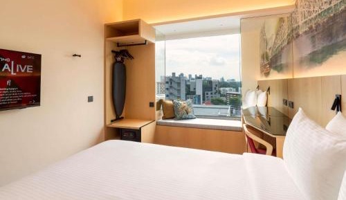 Deluxe King Room, 1 King Bed, High Floor, Free Mini-bar