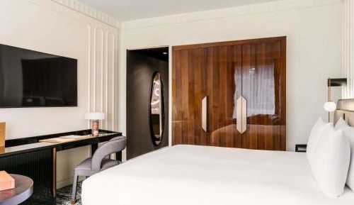 Signature King Room on High Floor with Skyline View