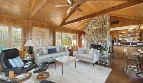 Three-Bedroom Holiday Home 