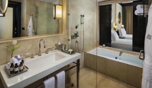 Deluxe Premier Room with Partial Nile View