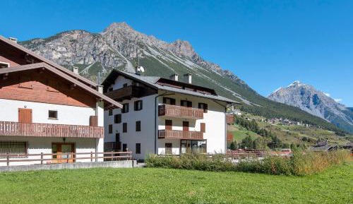 Superior One-Bedroom Apartment with Balcony