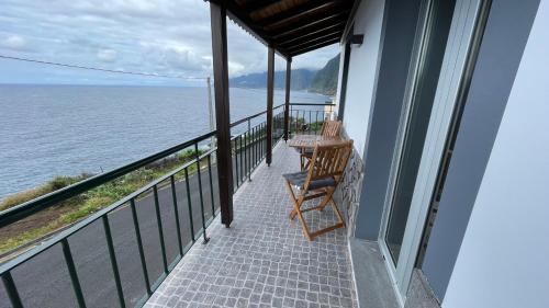 One-Bedroom Apartment with Sea View and Balcony
