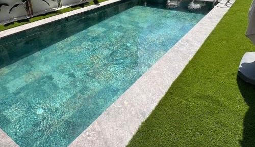 Apartment with Pool View 