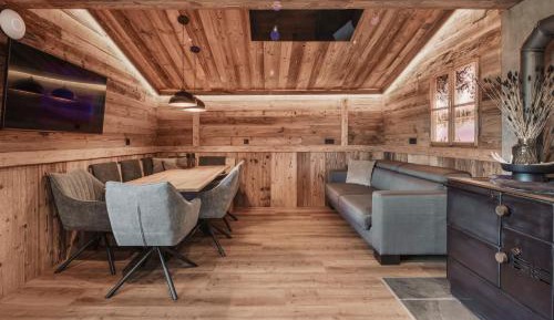 Two-Bedroom Apartment with Mountain View