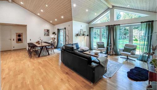 Three-Bedroom Holiday Home 