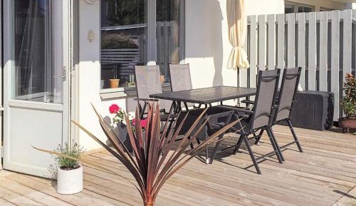 One-Bedroom Holiday Home