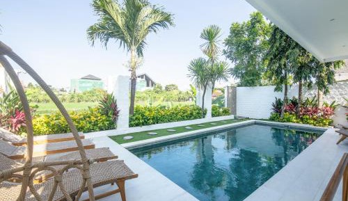 Villa with Garden View