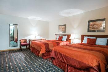 Deluxe Queen Room with Two Queen Beds