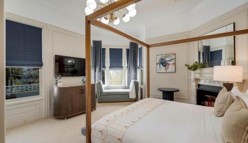 Deluxe King Room with Balcony