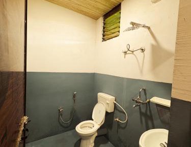 Deluxe Double Room (2 Adults + 1 Child)