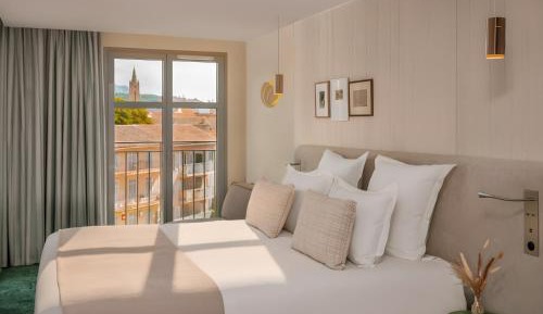 Deluxe Double or Twin Room