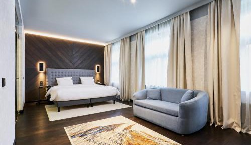 Premium Deluxe King Room with Park View