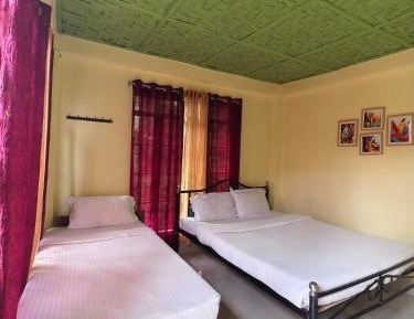 Basic Triple Room with Shared Bathroom