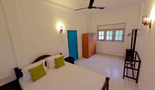 Queen Room with Shared Bathroom