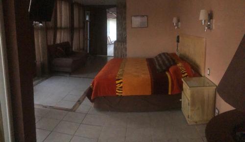 Deluxe Suite with Spa Bath