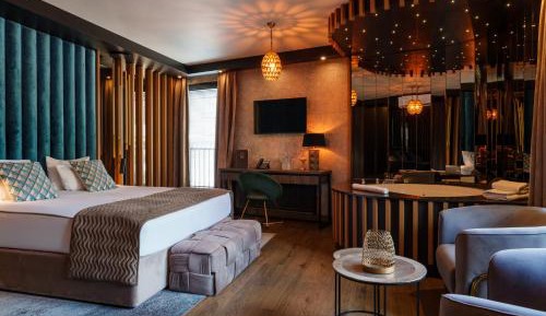 Deluxe Double Room with Bath
