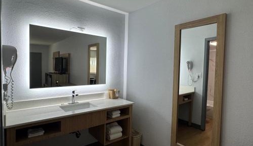 King Room - Non-Smoking