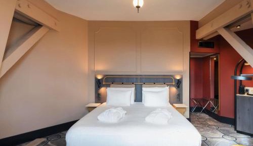 Deluxe Room with King Bed