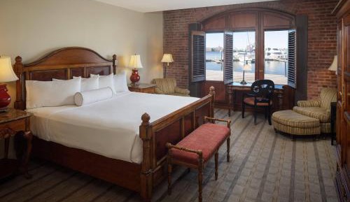 1 King Bed, Harbor View