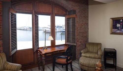 1 Queen Bed, Harbor View