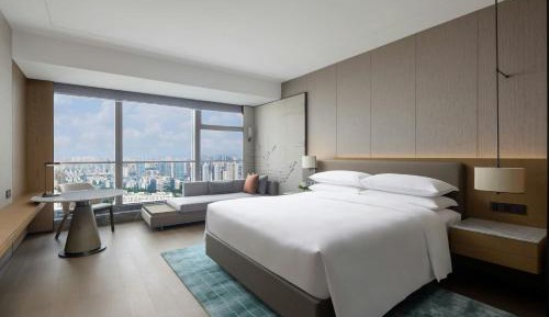 Premium King Room with City View