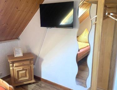 Single Room with Shared Bathroom