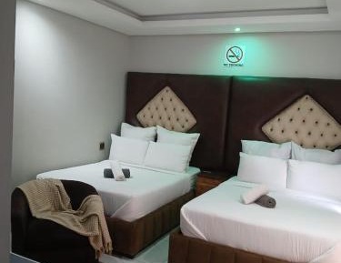 Deluxe Family Suite