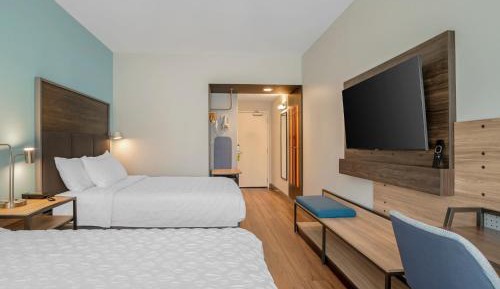Queen Room with Two Queen Beds - Hearing Access