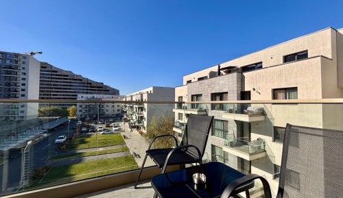 Deluxe One-Bedroom Apartment