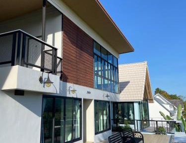 Studio with Mountain View