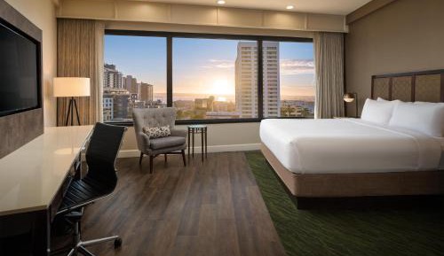 King Room with Bay View - Top Floor/Non-Smoking