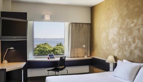 Double Room with Two Double Beds and Lake View