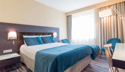 Standard Queen Room with Extra Baby Bed