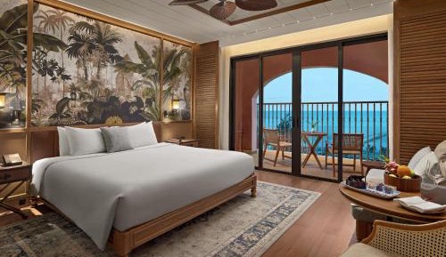 Deluxe King Room with Balcony and Sea View