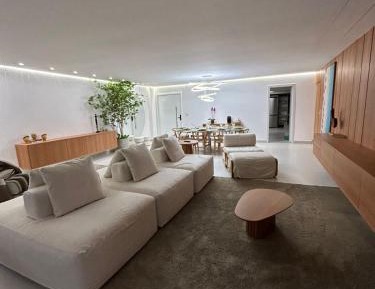 Four-Bedroom Luxury Apartment