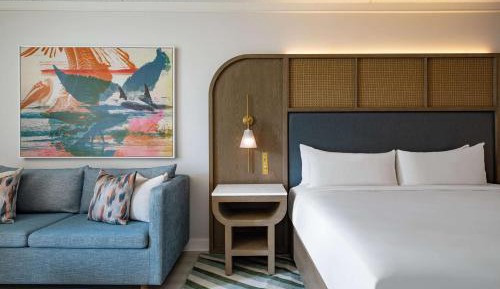 Premier Executive Suite King - Sofa Bed