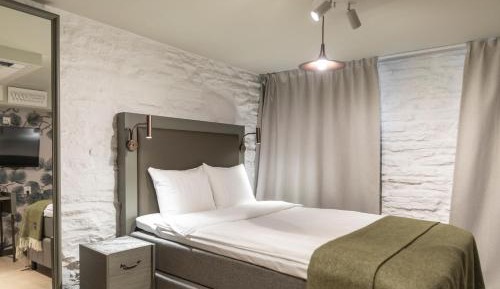 Compact Single Cabin Annex Building