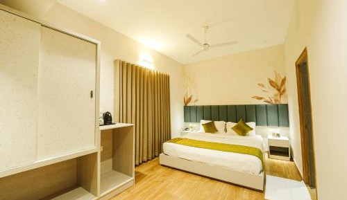 Deluxe Double Room (2 Adults + 1 Child)