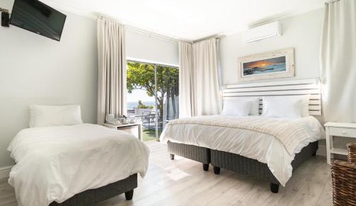 Sea View Room King or twin beds with pool view