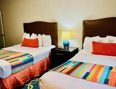 Deluxe Queen Suite