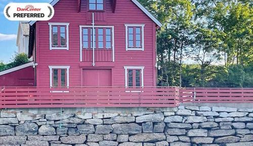 Six-Bedroom Holiday Home